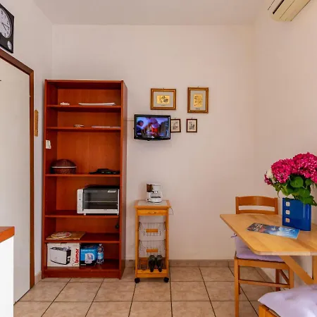 Euroville - Lui154 By Interhome